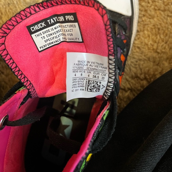 Converse High-Tops (women’s size 6) - Picture 3 of 3